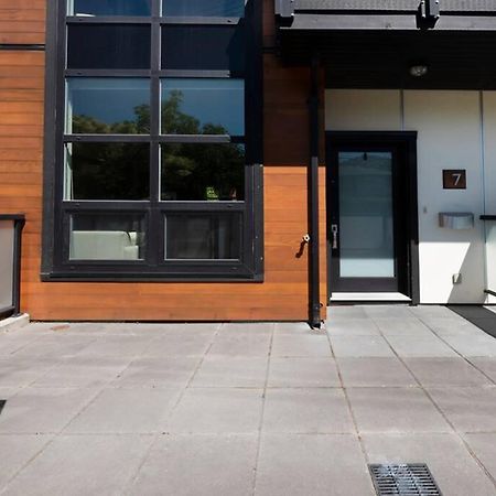 Cedar Hill Sunlit Stay - Bright Spacious & Modern Виктория Екстериор снимка
