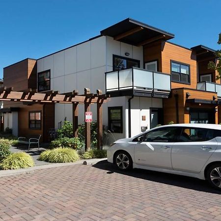 Cedar Hill Sunlit Stay - Bright Spacious & Modern Виктория Екстериор снимка