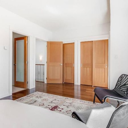 Cedar Hill Sunlit Stay - Bright Spacious & Modern Виктория Екстериор снимка