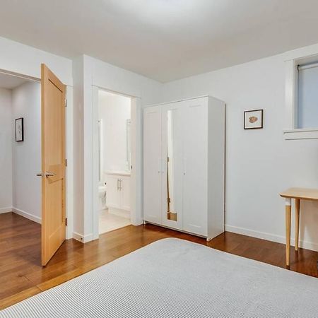 Cedar Hill Sunlit Stay - Bright Spacious & Modern Виктория Екстериор снимка