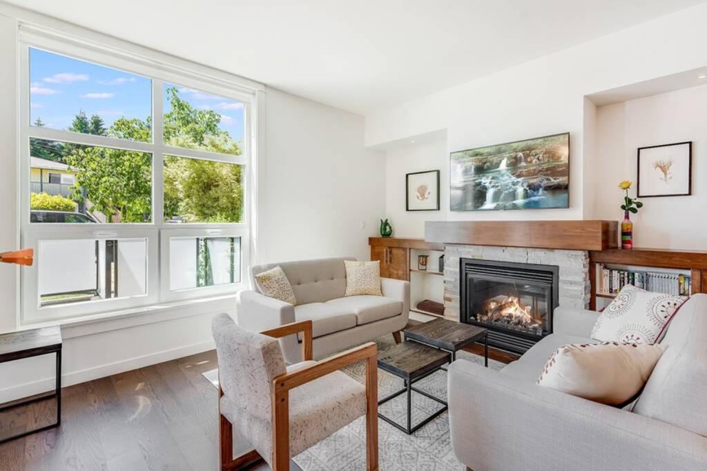 Cedar Hill Sunlit Stay - Bright Spacious & Modern Виктория Екстериор снимка